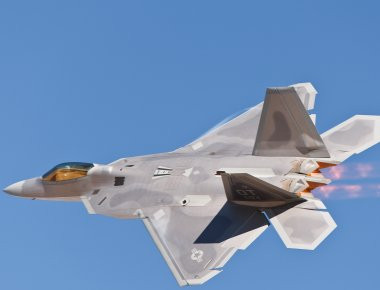 F-22 Raptor και «κάθετη» απογείωση! (βίντεο)